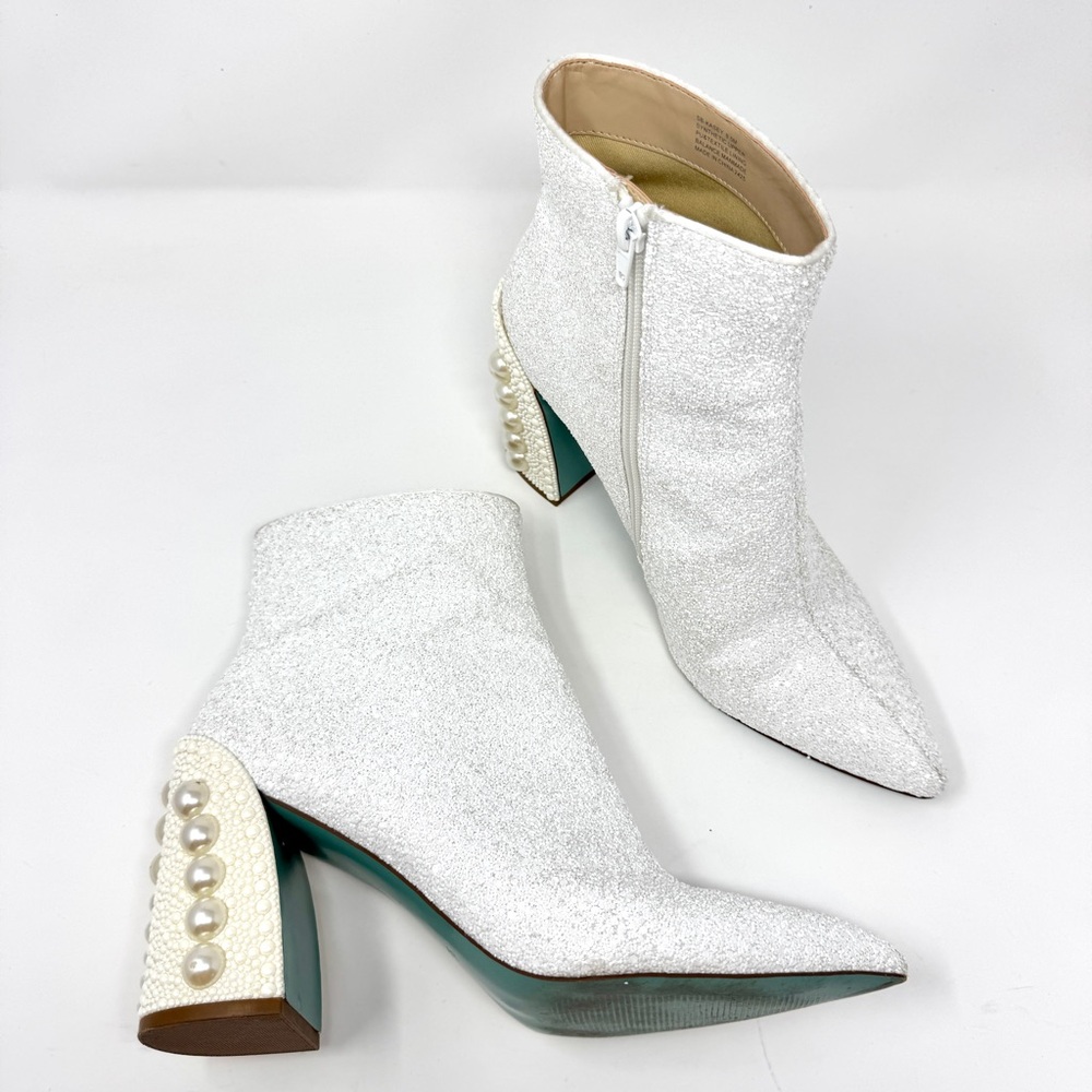Betsey Johnson Kasey Pearl & Glitter Booties White 9.5M